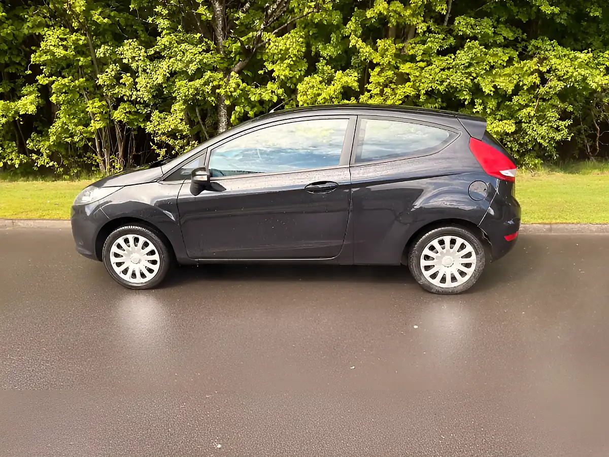 Used 2011 Ford Fiesta Edge Black - Interior and Exterior details 3