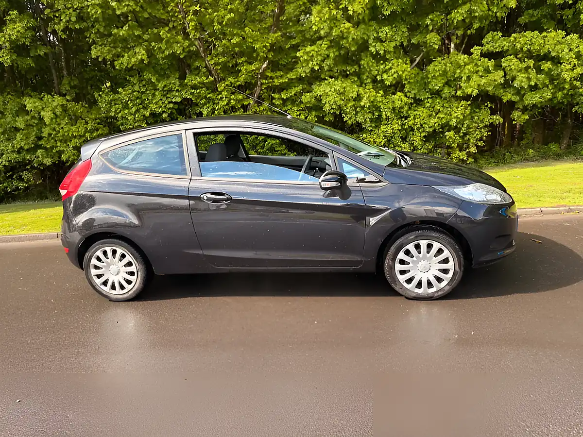 Used 2011 Ford Fiesta Edge Black - Interior and Exterior details 6