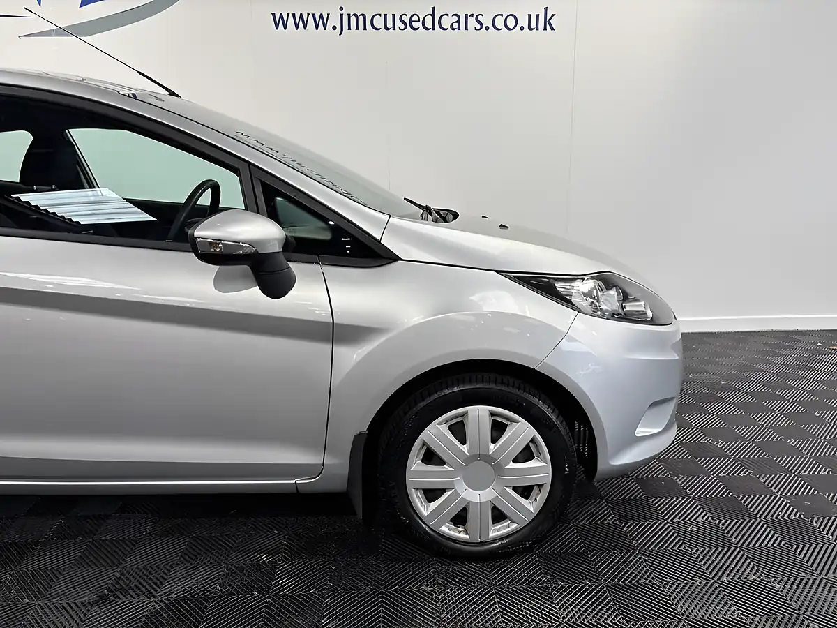 Used 2011 Ford Fiesta Edge Silver - Interior and Exterior details 19
