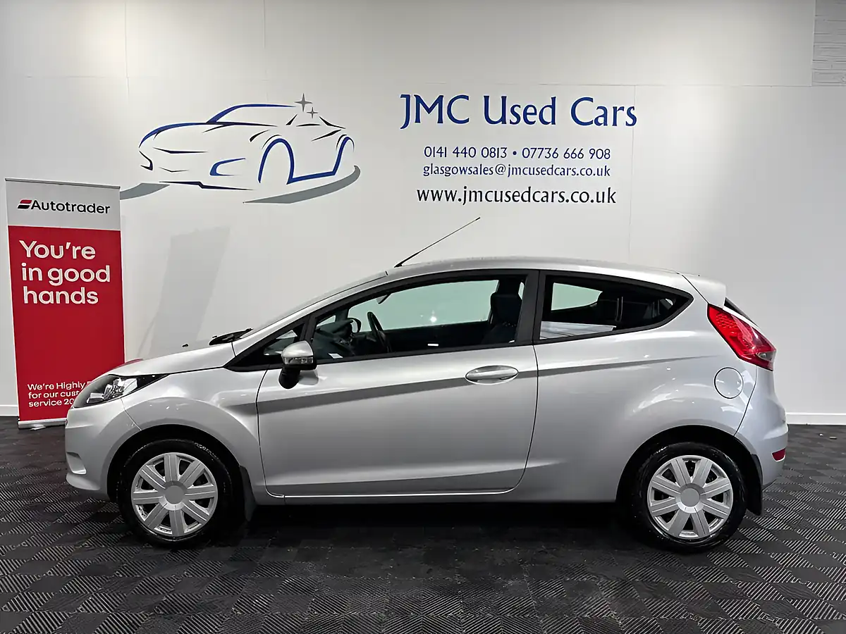 Used 2011 Ford Fiesta Edge Silver - Interior and Exterior details 6