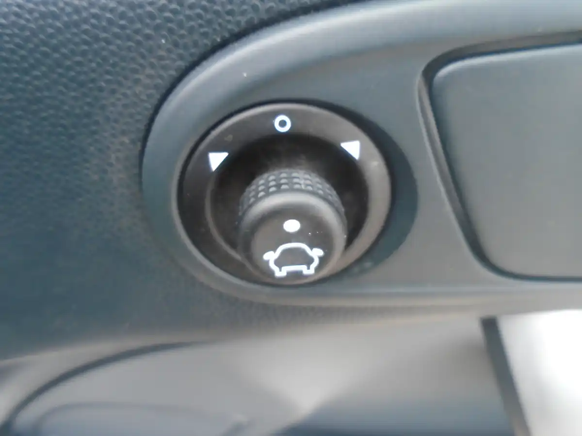 Used 2011 Ford Fiesta Edge Silver - Interior and Exterior details 10