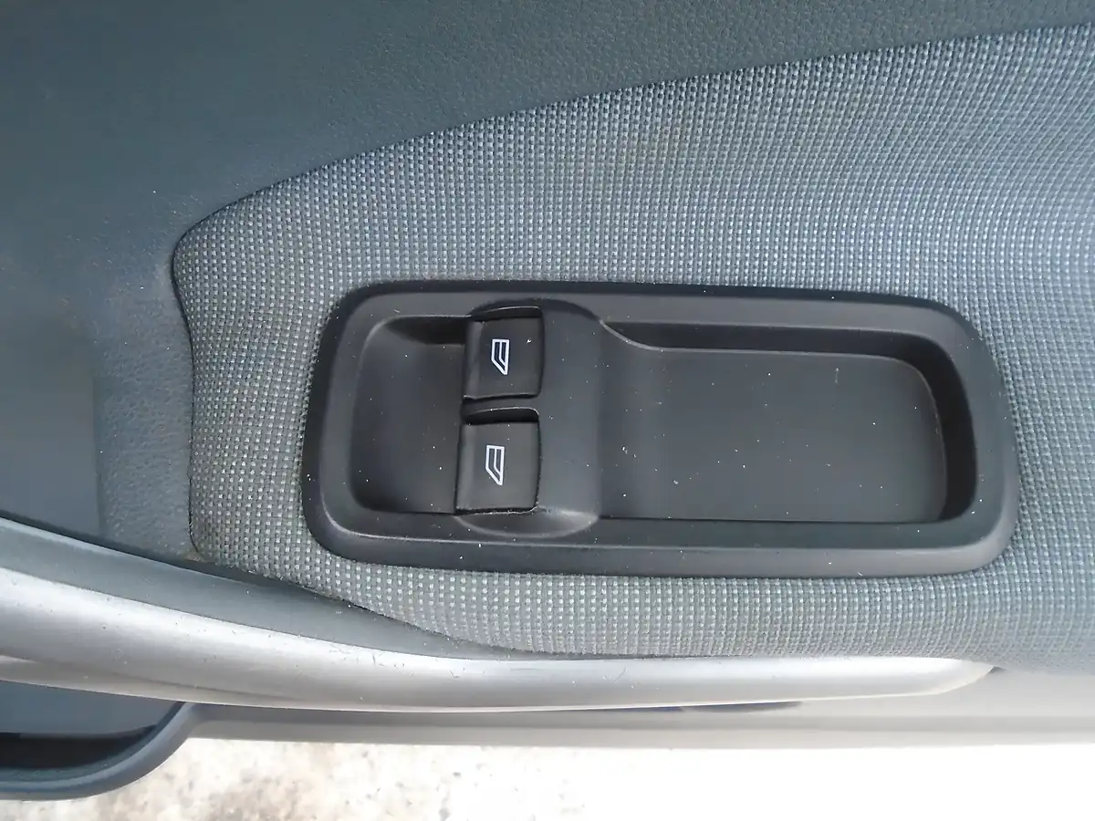 Used 2011 Ford Fiesta Edge Silver - Interior and Exterior details 11