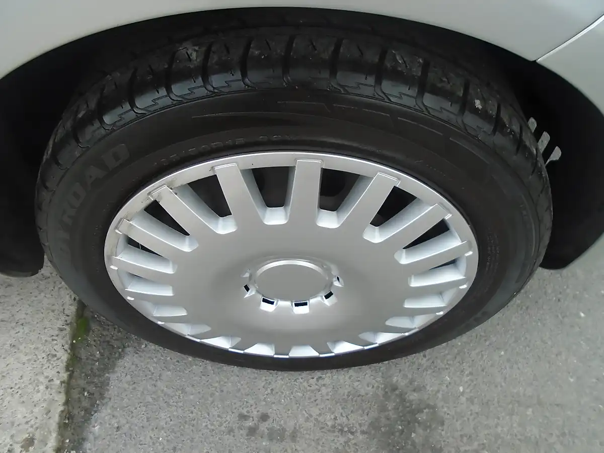 Used 2011 Ford Fiesta Edge Silver - Interior and Exterior details 12