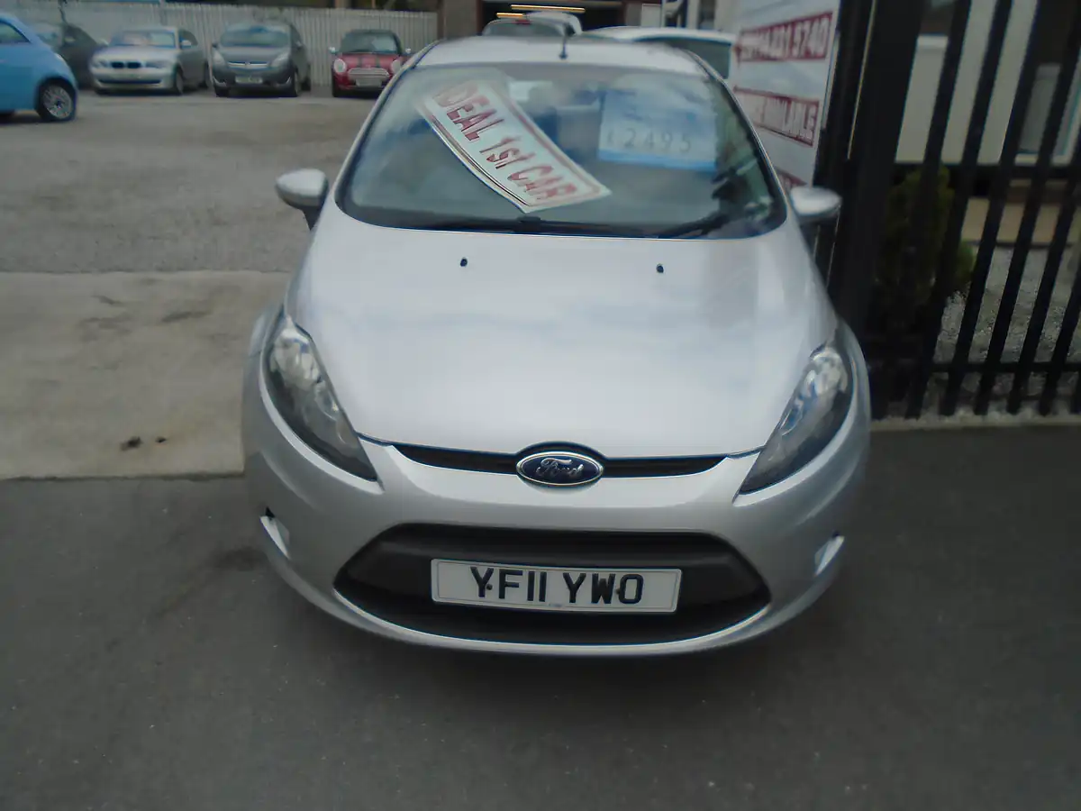 Used 2011 Ford Fiesta Edge Silver - Interior and Exterior details 2