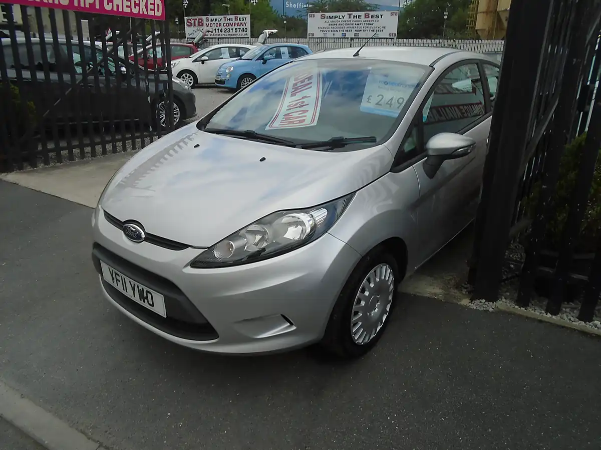 Used 2011 Ford Fiesta Edge Silver - Interior and Exterior details 3