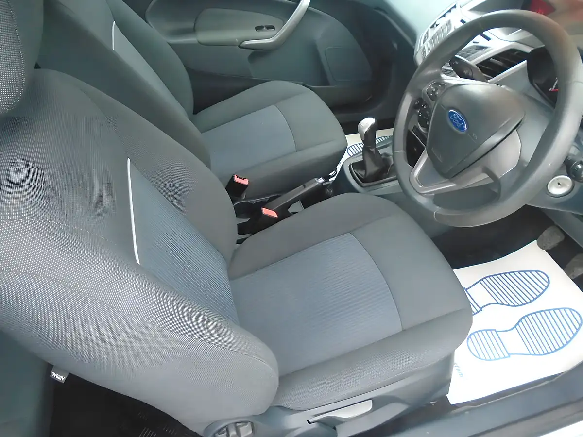 Used 2011 Ford Fiesta Edge Silver - Interior and Exterior details 6