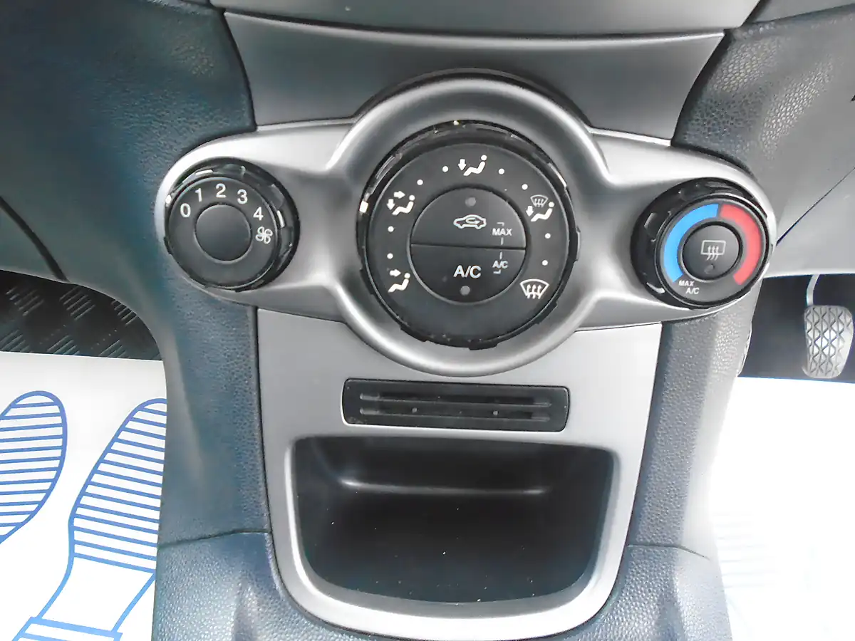Used 2011 Ford Fiesta Edge Silver - Interior and Exterior details 7