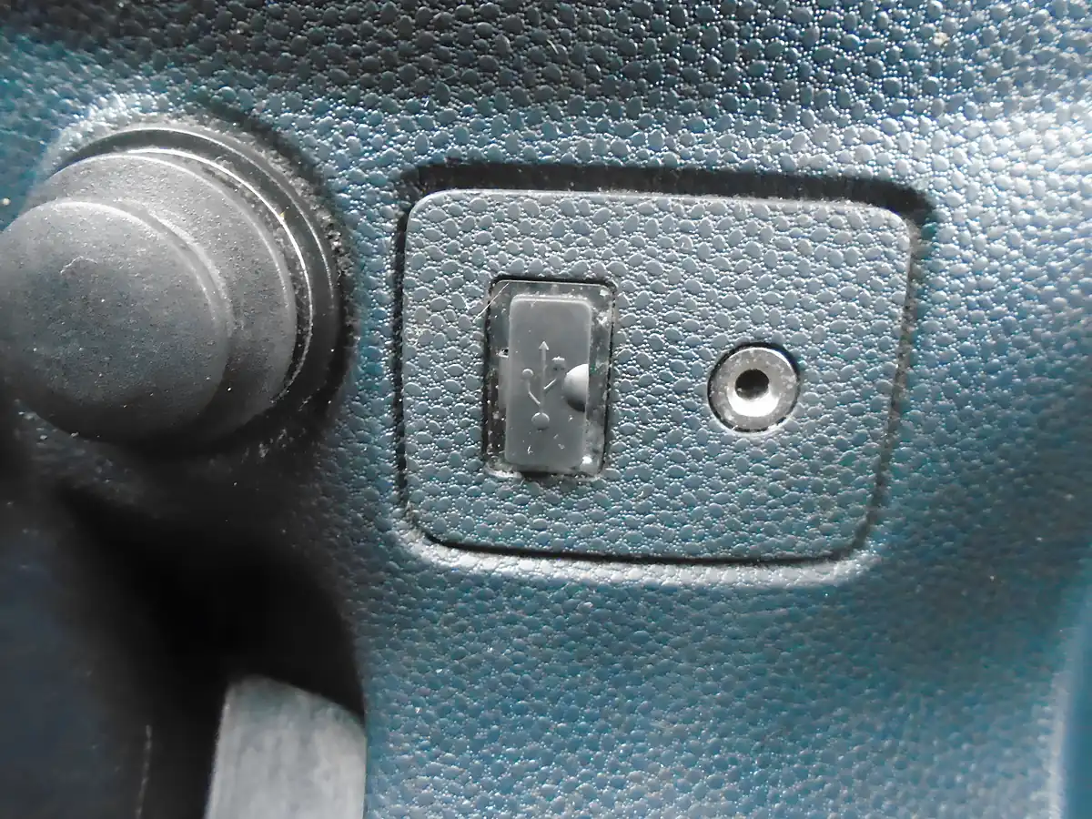 Used 2011 Ford Fiesta Edge Silver - Interior and Exterior details 8