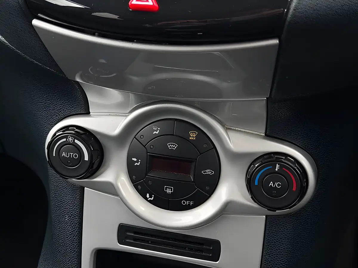 Used 2011 Ford Fiesta Titanium Black - Interior and Exterior details 13