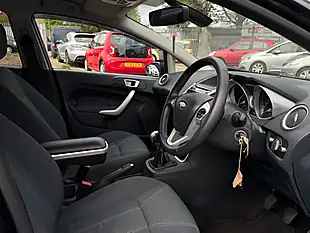 Used 2011 Ford Fiesta Titanium Black - Interior and Exterior details 6