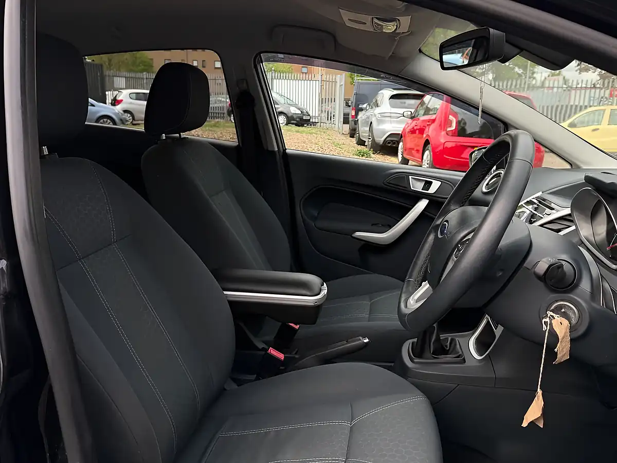 Used 2011 Ford Fiesta Titanium Black - Interior and Exterior details 7