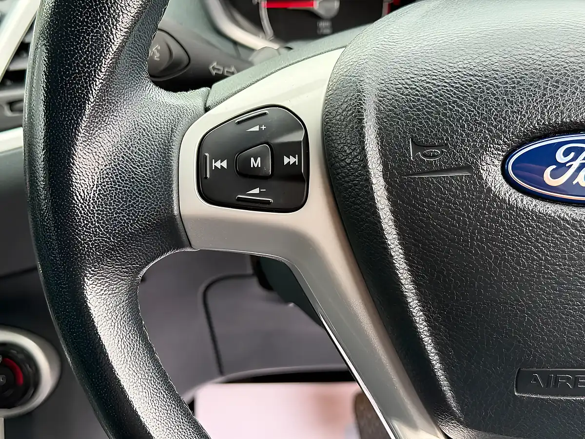 Used 2011 Ford Fiesta Titanium Grey - Interior and Exterior details 17