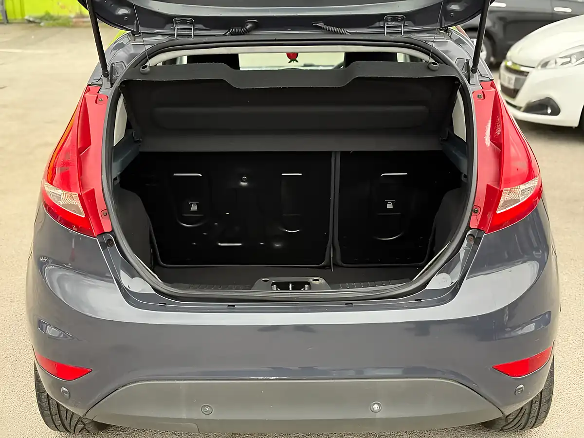 Used 2011 Ford Fiesta Titanium Grey - Interior and Exterior details 9