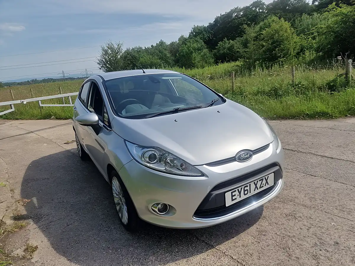 Used 2011 Ford Fiesta Titanium Silver - Front View