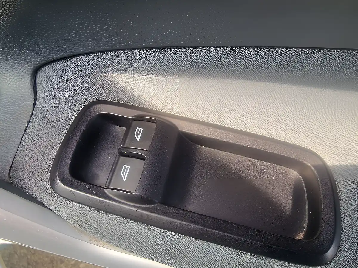 Used 2011 Ford Fiesta Titanium Silver - Interior and Exterior details 11