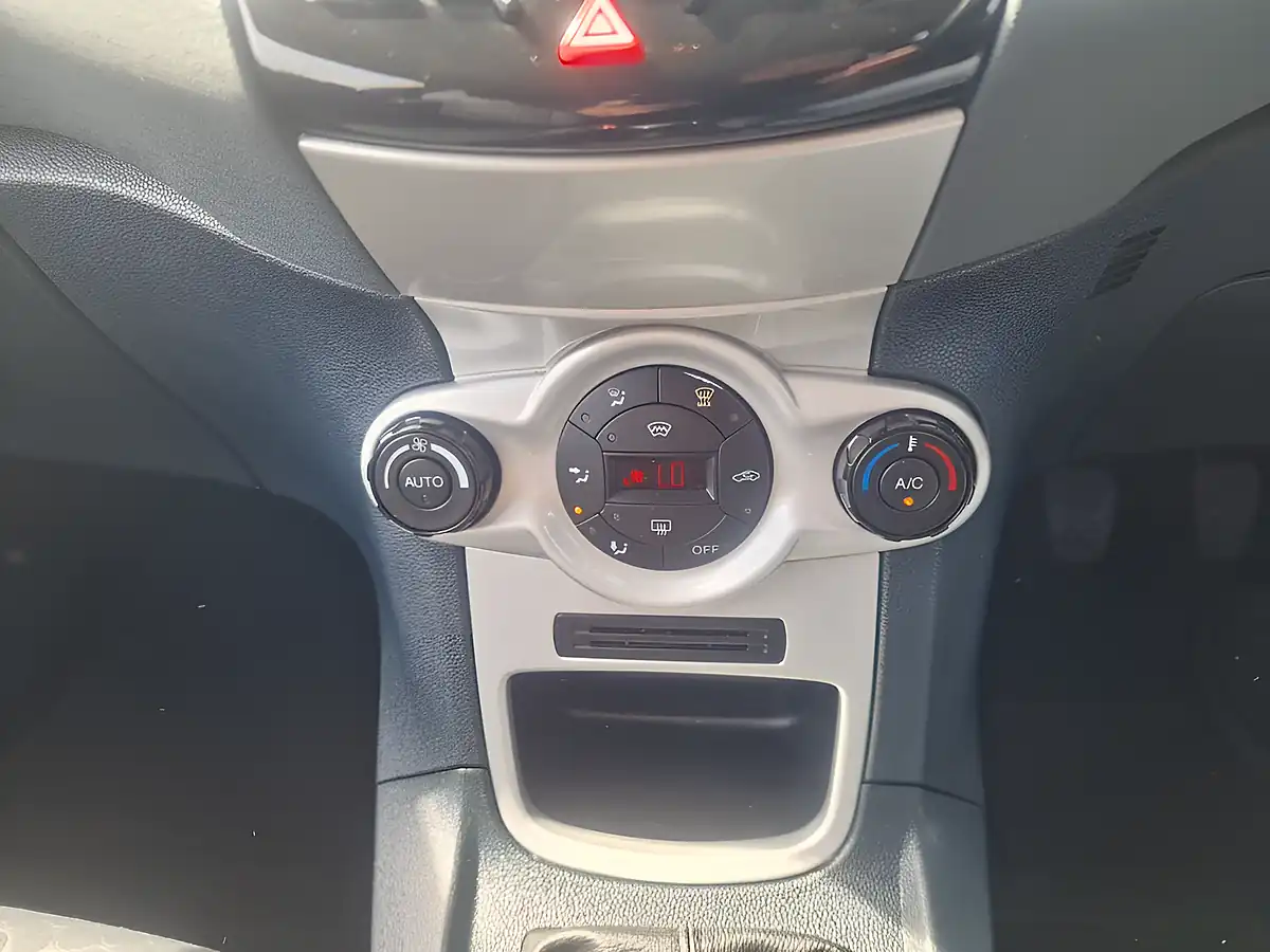 Used 2011 Ford Fiesta Titanium Silver - Interior and Exterior details 12