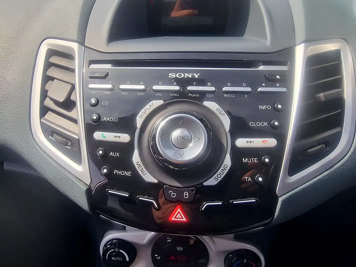 Used 2011 Ford Fiesta Titanium Silver - Interior and Exterior details 13