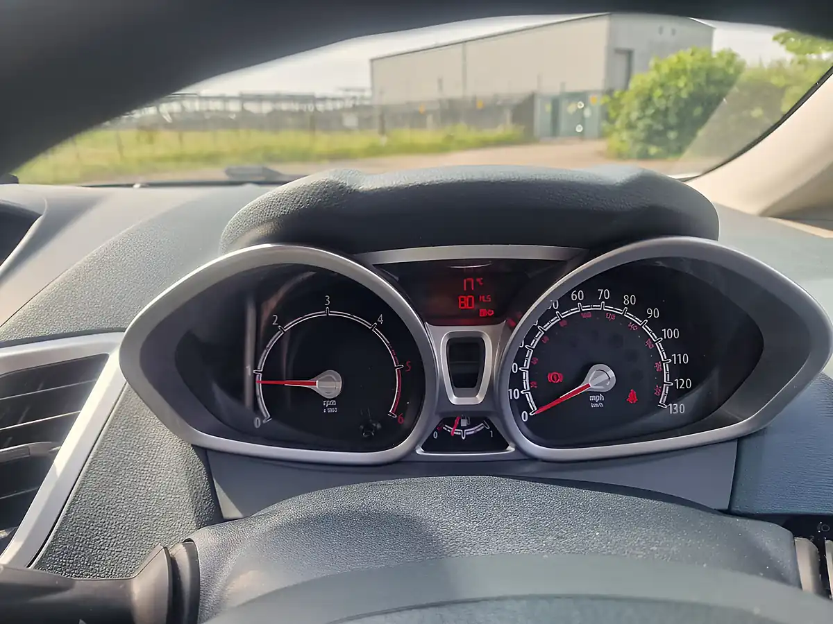 Used 2011 Ford Fiesta Titanium Silver - Interior and Exterior details 15