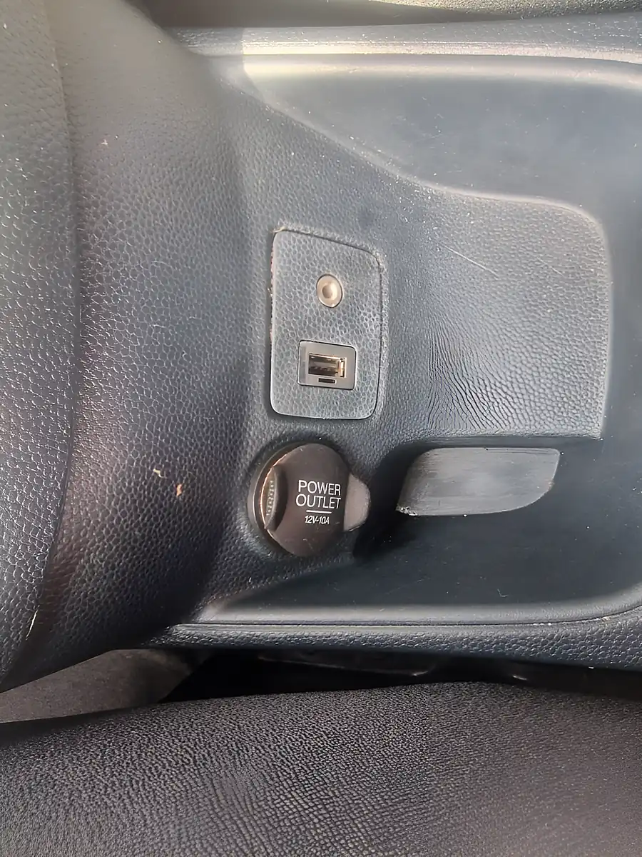 Used 2011 Ford Fiesta Titanium Silver - Interior and Exterior details 16