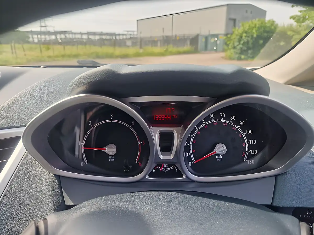 Used 2011 Ford Fiesta Titanium Silver - Interior and Exterior details 17