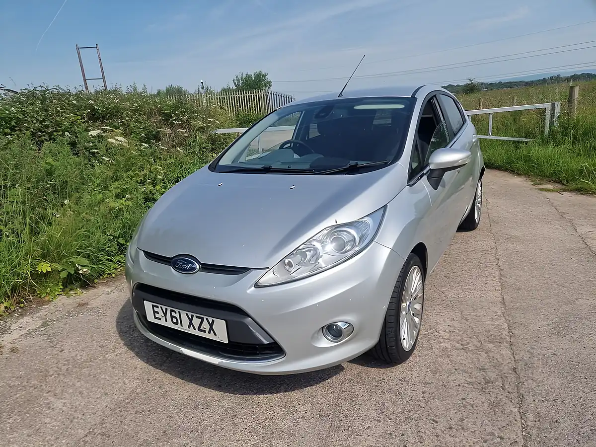 Used 2011 Ford Fiesta Titanium Silver - Interior and Exterior details 3