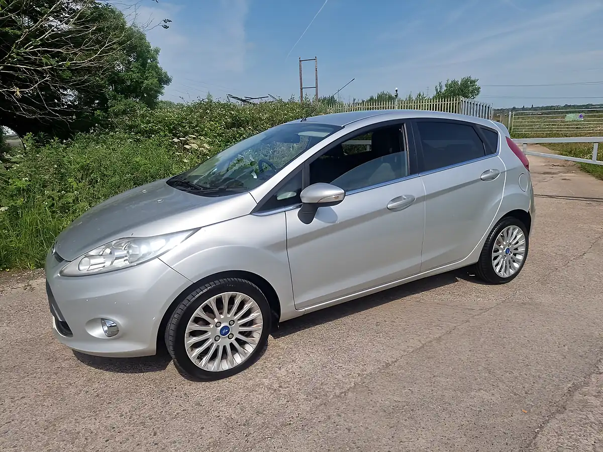 Used 2011 Ford Fiesta Titanium Silver - Interior and Exterior details 4