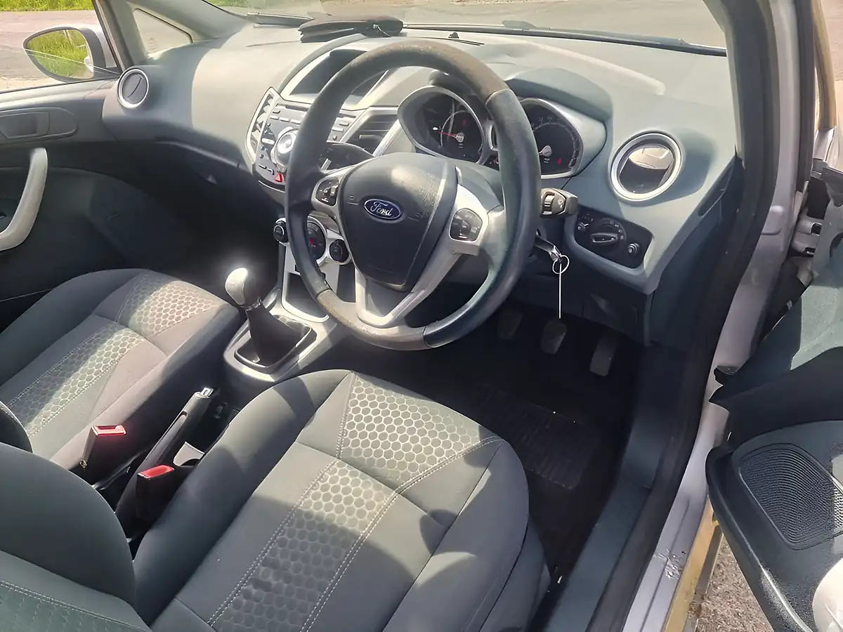 Used 2011 Ford Fiesta Titanium Silver - Interior and Exterior details 9