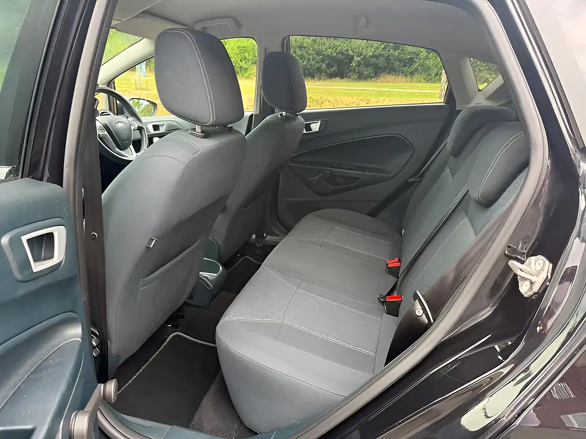 Used 2011 Ford Fiesta Titanium Silver - Interior and Exterior details 10