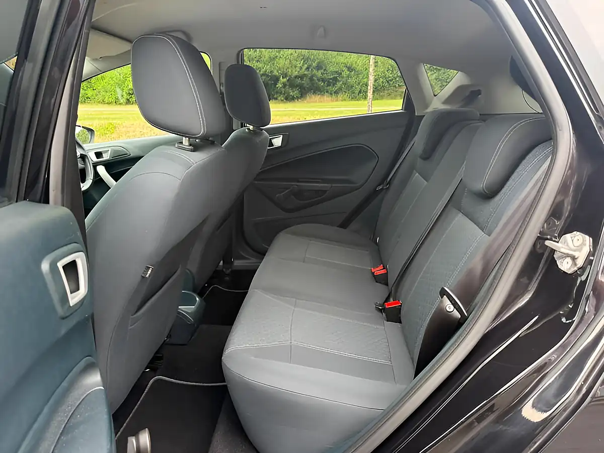 Used 2011 Ford Fiesta Titanium Silver - Interior and Exterior details 11