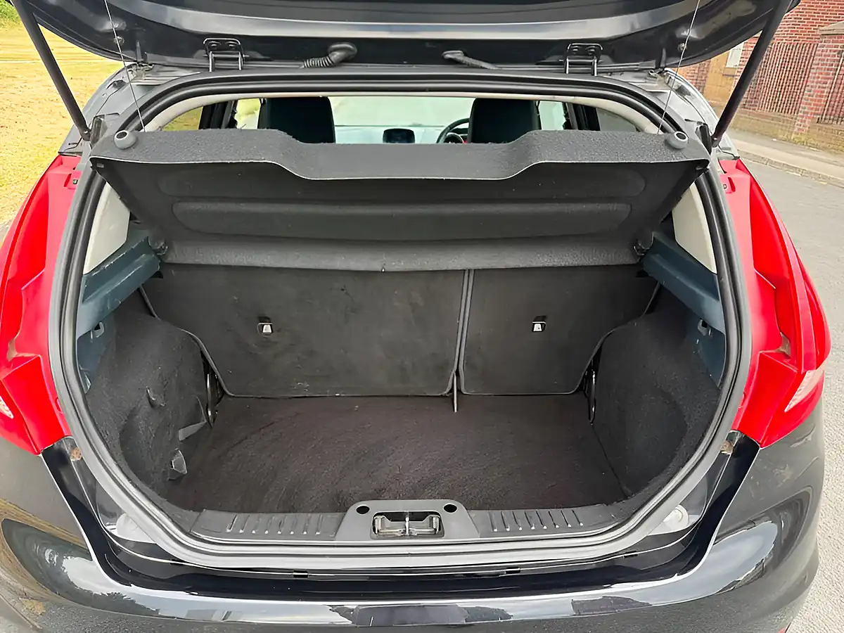 Used 2011 Ford Fiesta Titanium Silver - Interior and Exterior details 12