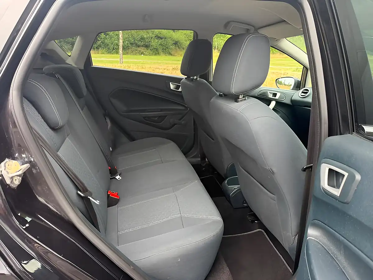 Used 2011 Ford Fiesta Titanium Silver - Interior and Exterior details 13