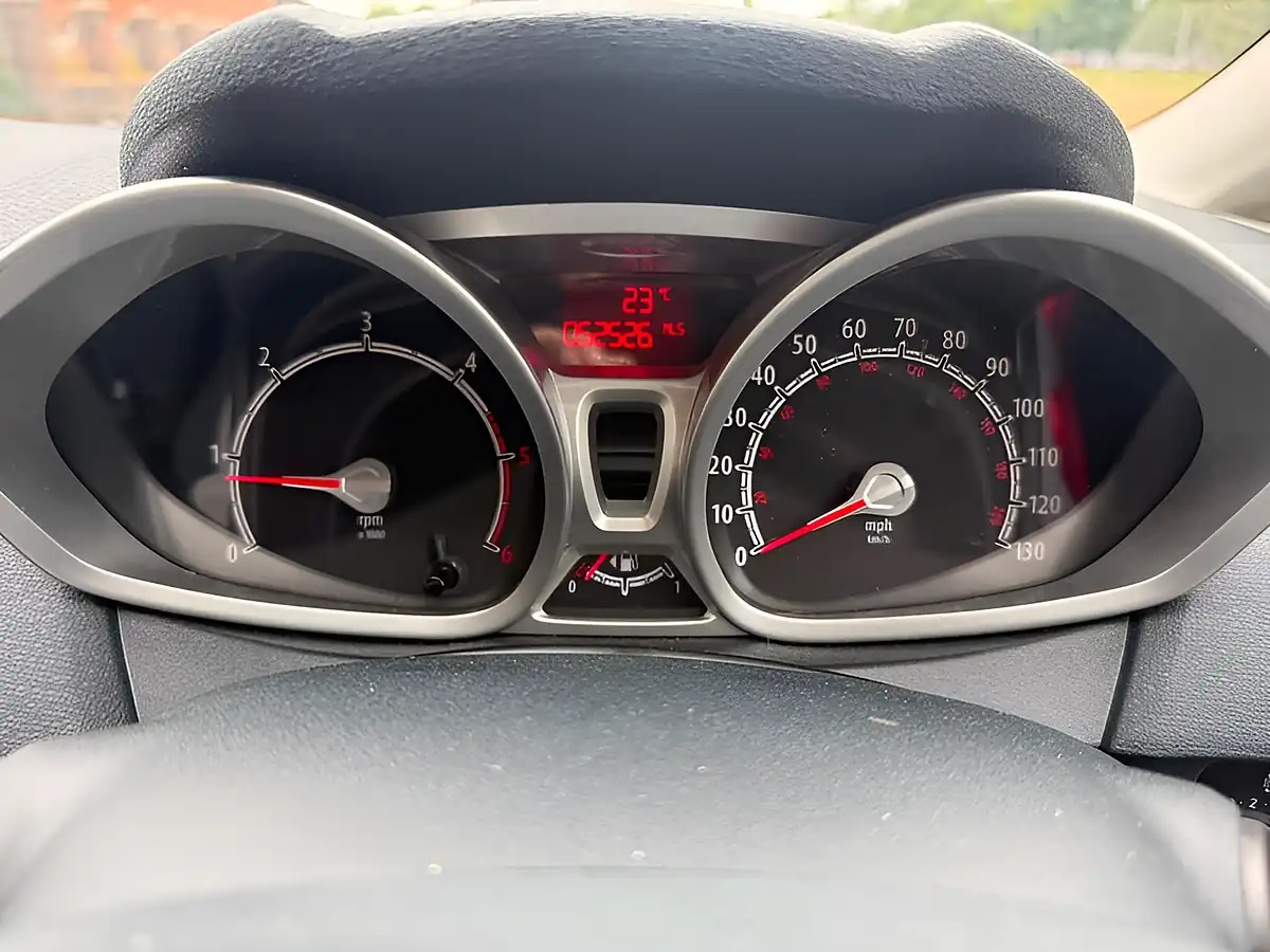 Used 2011 Ford Fiesta Titanium Silver - Interior and Exterior details 15
