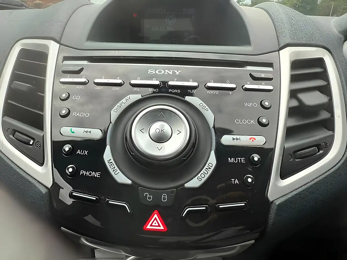 Used 2011 Ford Fiesta Titanium Silver - Interior and Exterior details 16
