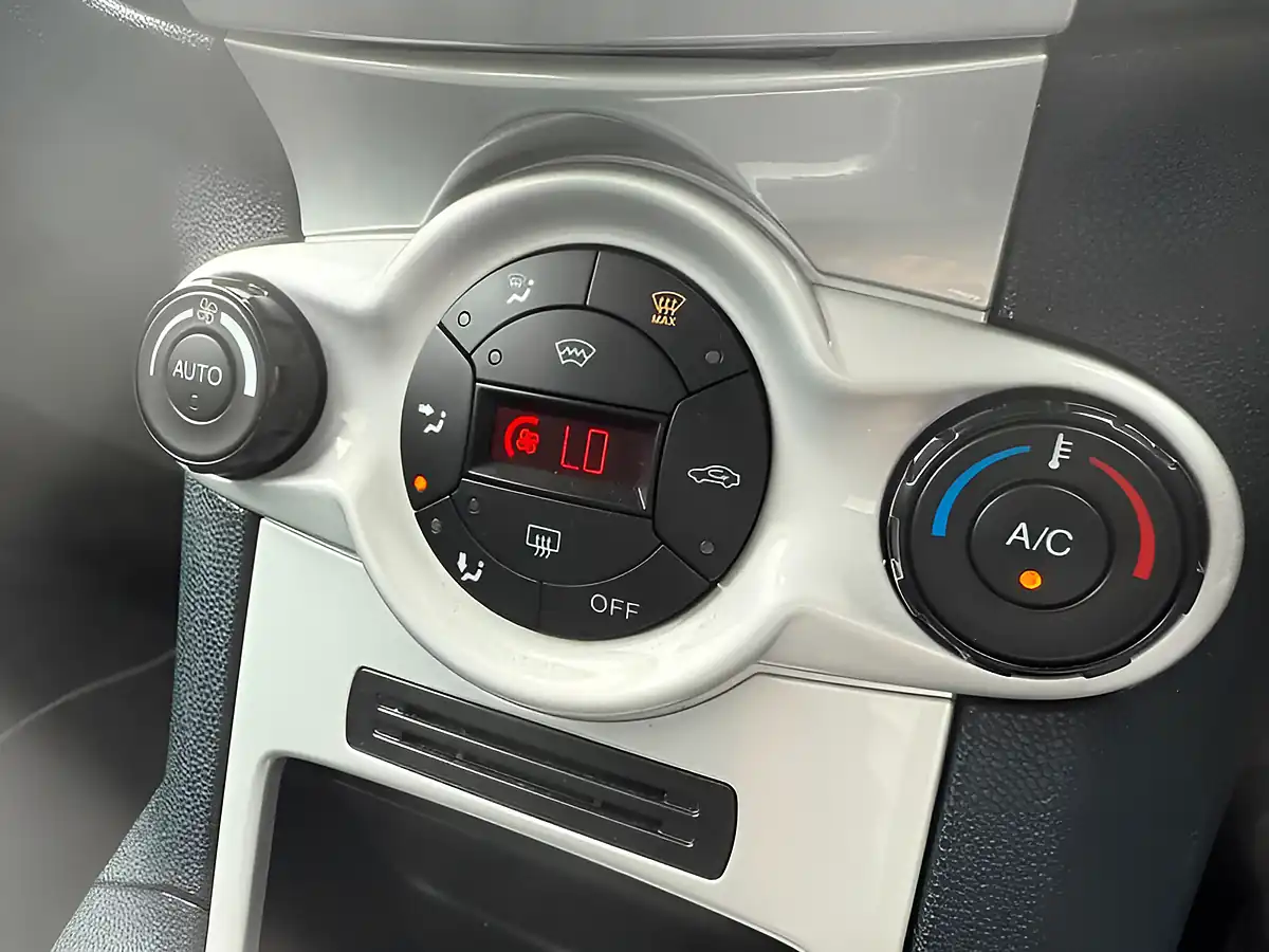 Used 2011 Ford Fiesta Titanium Silver - Interior and Exterior details 17