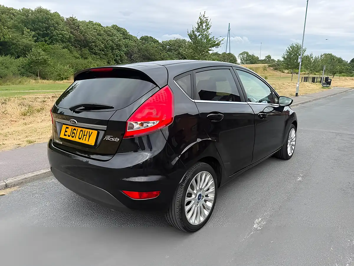 Used 2011 Ford Fiesta Titanium Silver - Interior and Exterior details 2