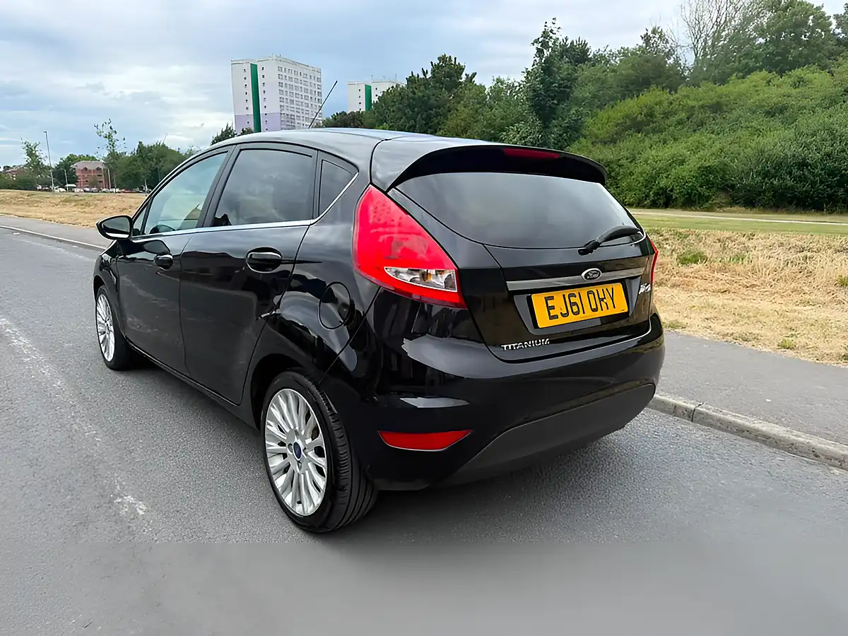 Used 2011 Ford Fiesta Titanium Silver - Interior and Exterior details 3