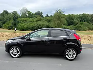 Used 2011 Ford Fiesta Titanium Silver - Interior and Exterior details 4