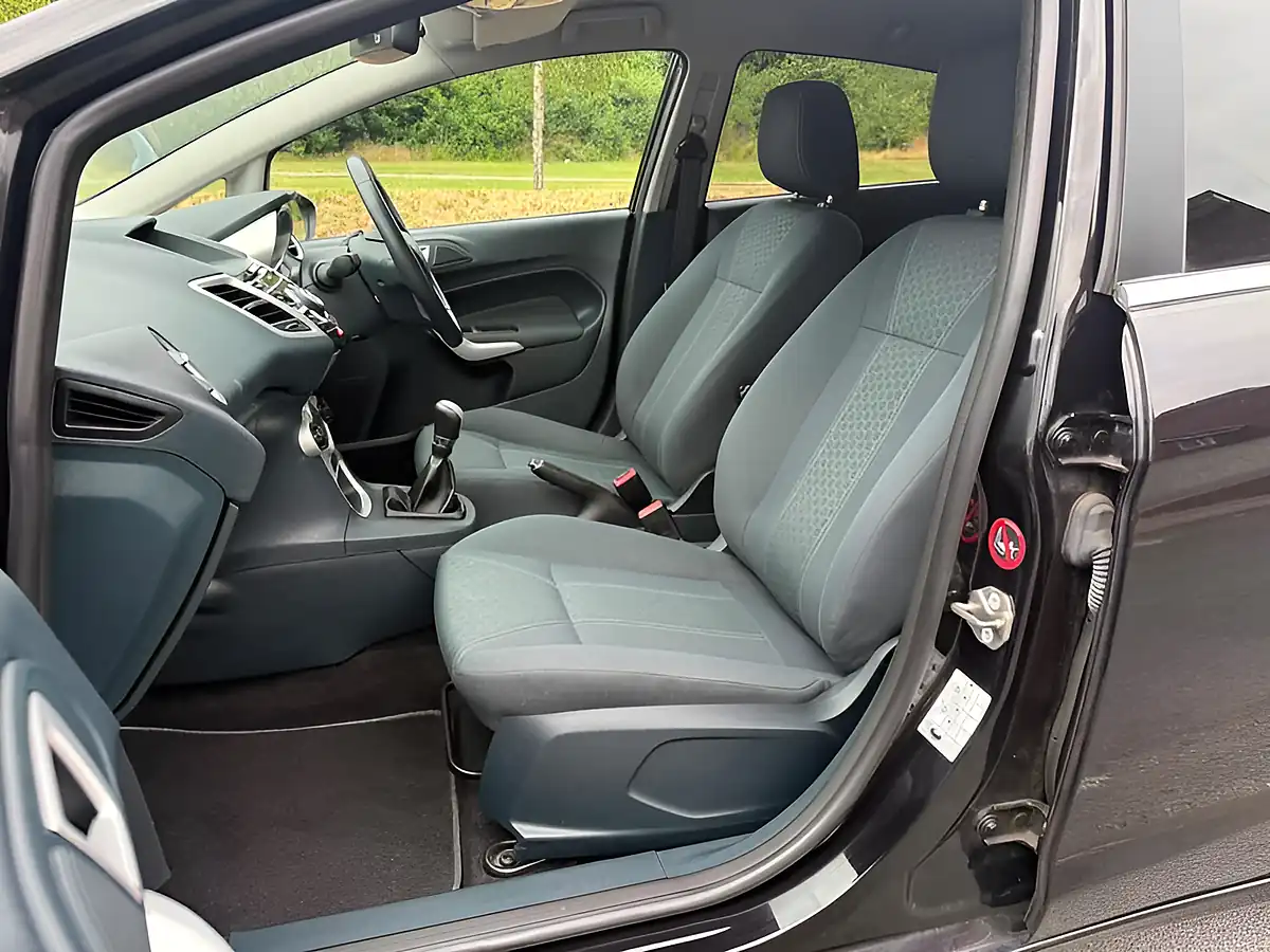 Used 2011 Ford Fiesta Titanium Silver - Interior and Exterior details 9