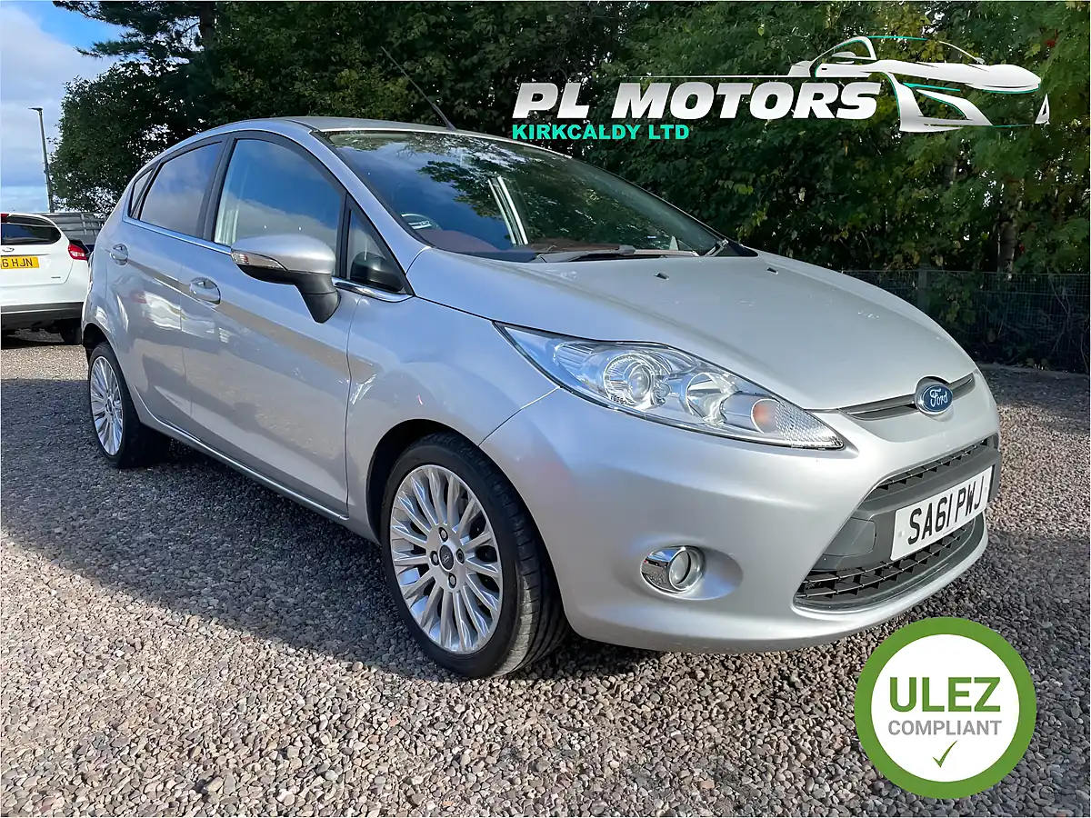 Used 2011 Ford Fiesta Titanium Silver - Front View