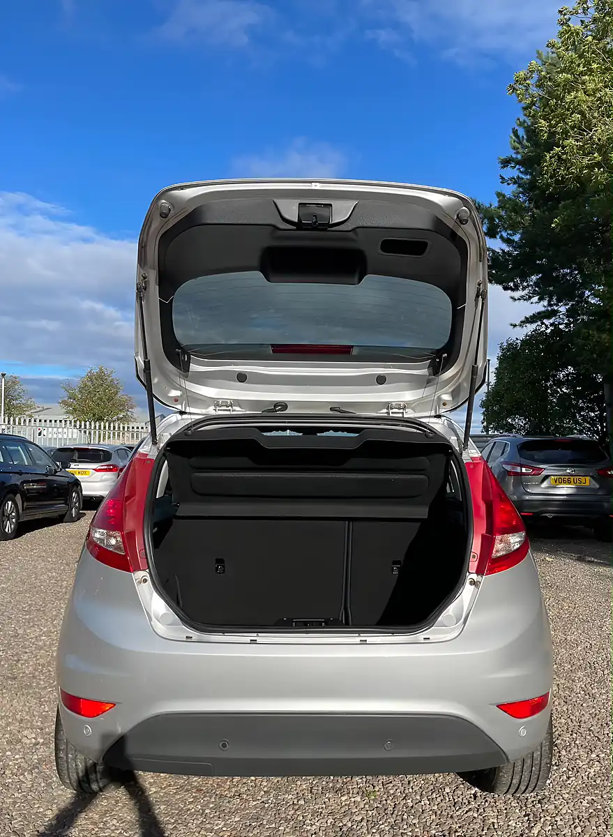 Used 2011 Ford Fiesta Titanium Silver - Interior and Exterior details 10