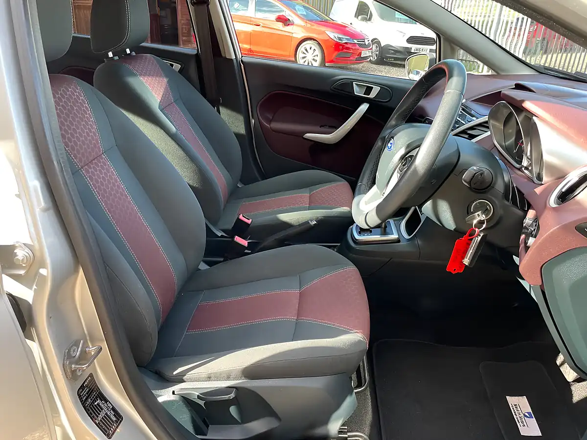 Used 2011 Ford Fiesta Titanium Silver - Interior and Exterior details 11