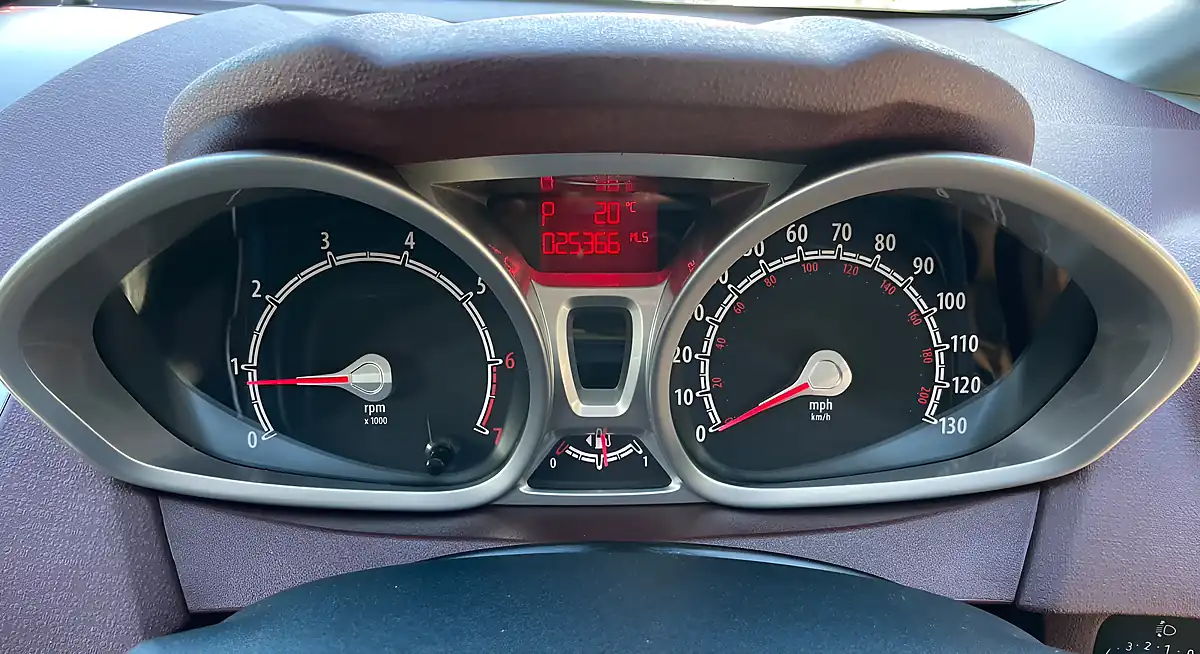 Used 2011 Ford Fiesta Titanium Silver - Interior and Exterior details 12