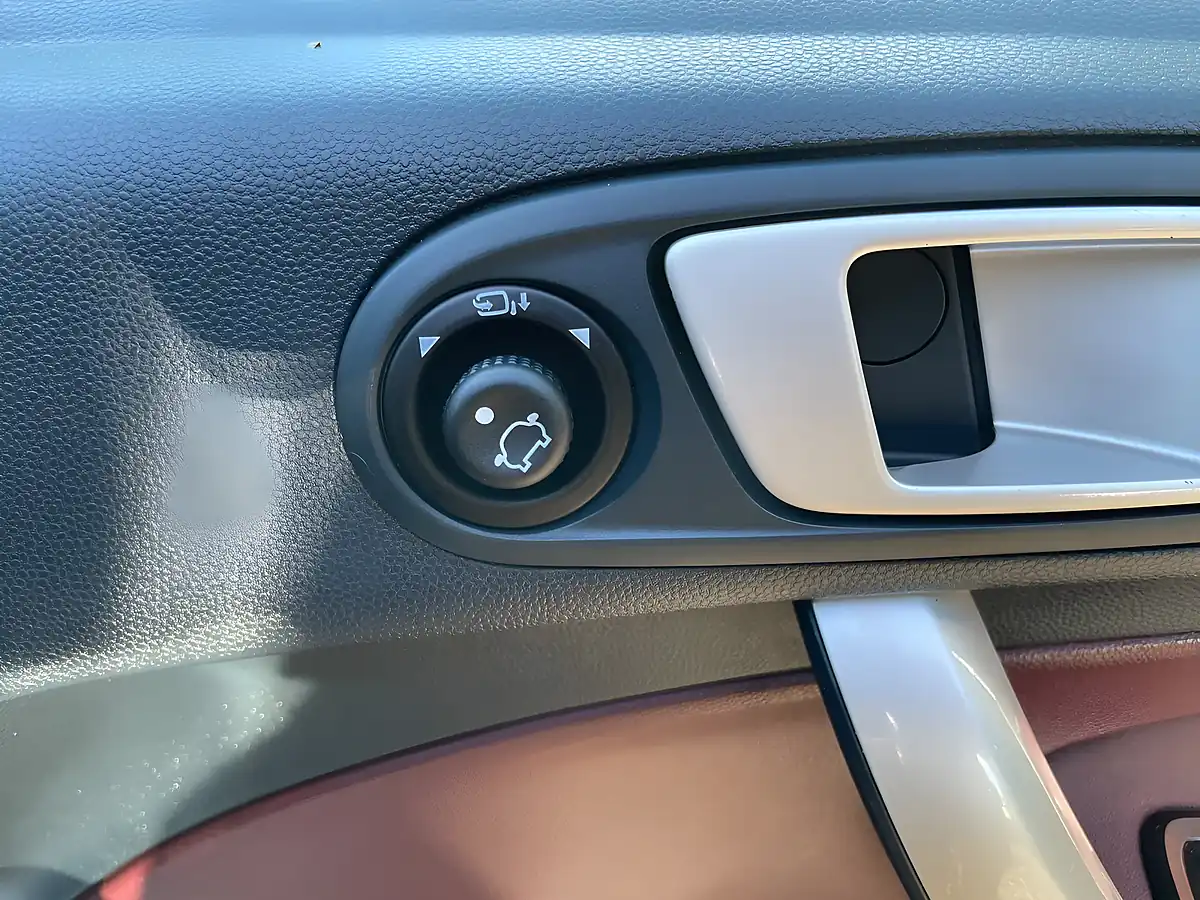 Used 2011 Ford Fiesta Titanium Silver - Interior and Exterior details 16