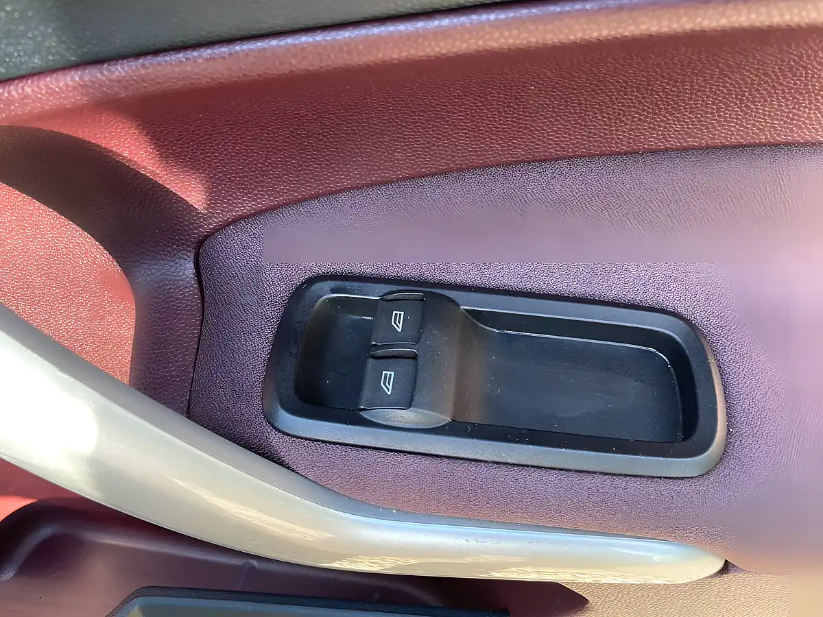 Used 2011 Ford Fiesta Titanium Silver - Interior and Exterior details 17