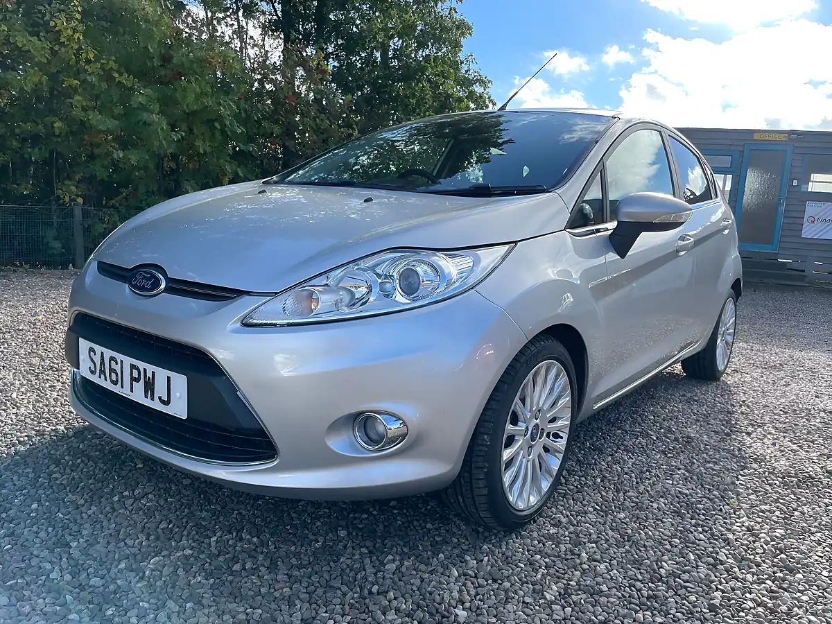 Used 2011 Ford Fiesta Titanium Silver - Interior and Exterior details 2