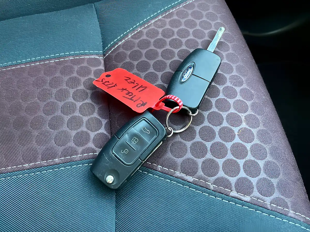 Used 2011 Ford Fiesta Titanium Silver - Interior and Exterior details 20