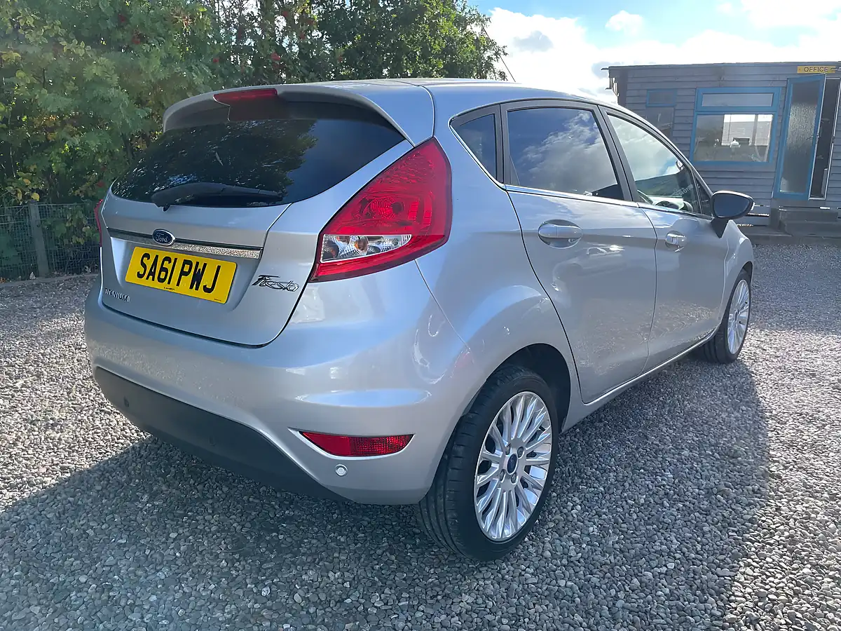 Used 2011 Ford Fiesta Titanium Silver - Interior and Exterior details 3