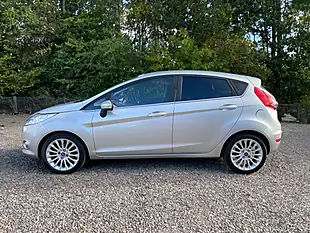 Used 2011 Ford Fiesta Titanium Silver - Interior and Exterior details 6