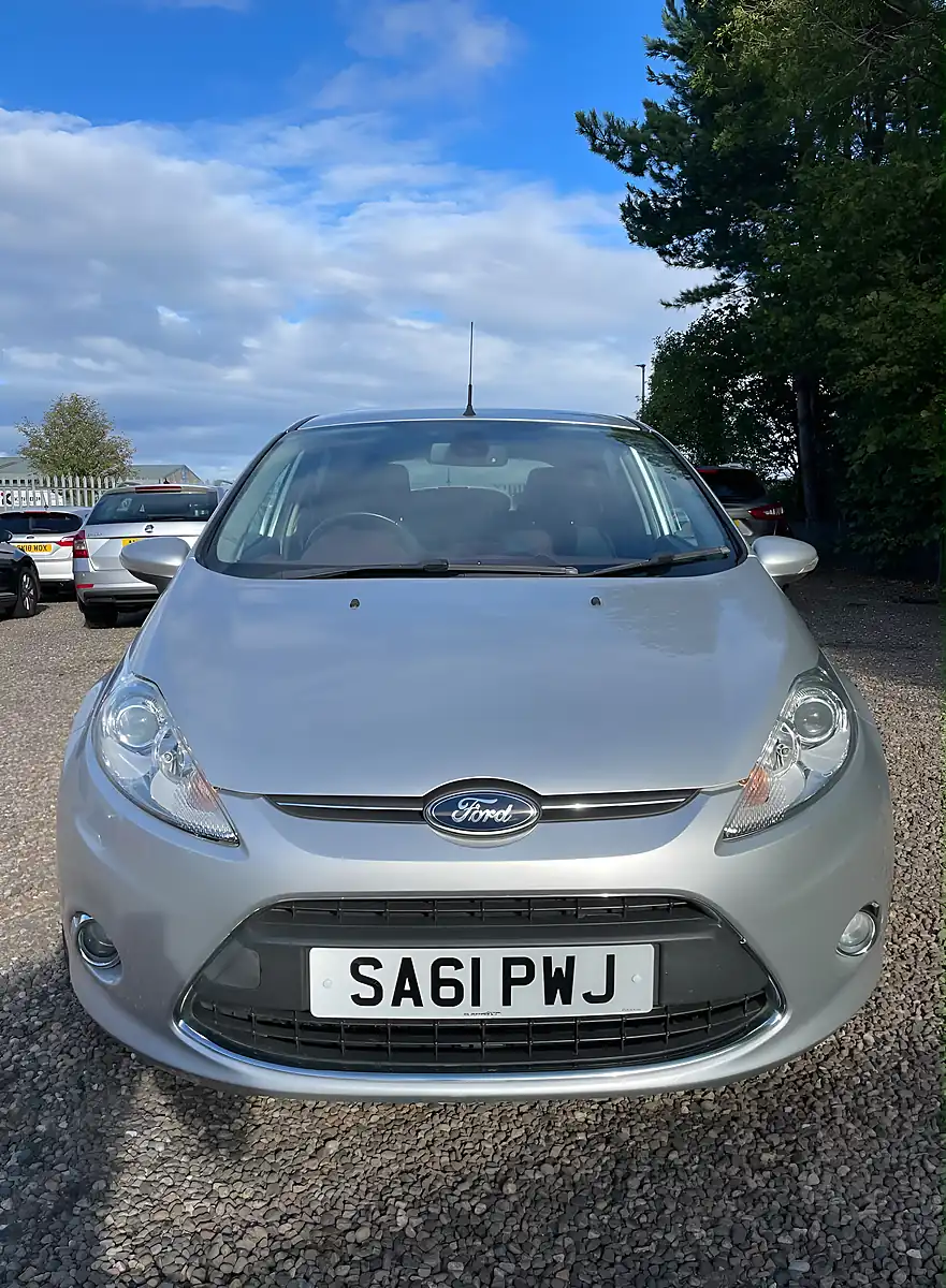 Used 2011 Ford Fiesta Titanium Silver - Interior and Exterior details 7