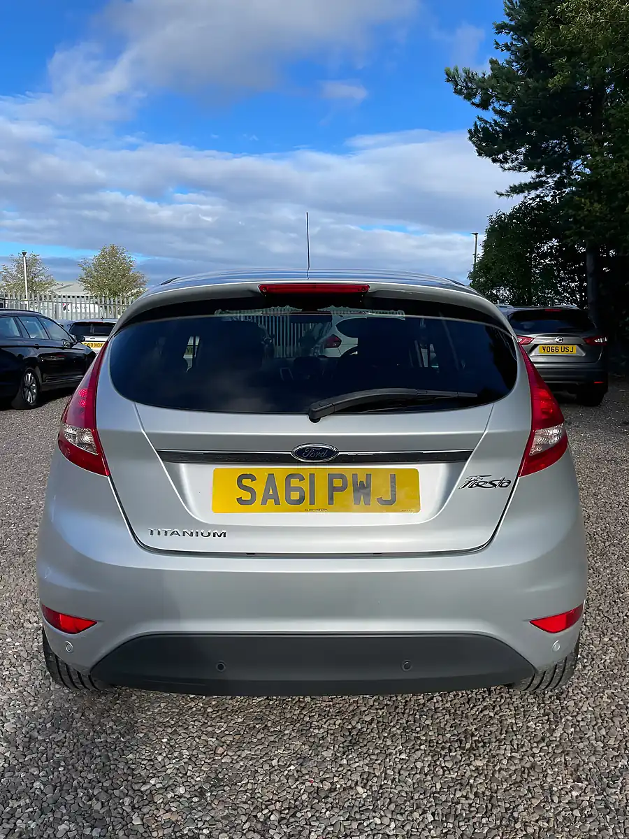 Used 2011 Ford Fiesta Titanium Silver - Interior and Exterior details 8